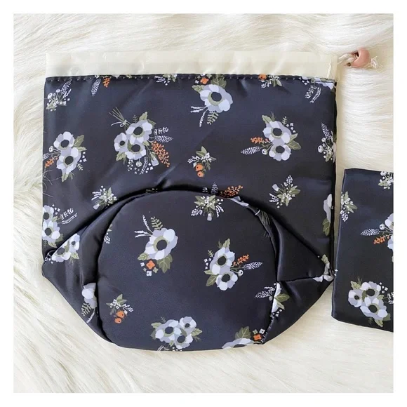 Cosmetics Pouch - Picture 3 of 4